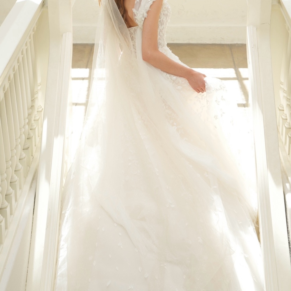 Elegant White Floral Lace Dress - Picture 2 of 5